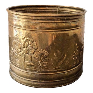 17th Century Dutch Baroque Hand-Hammered Brass Jardinière or Cachepot For Sale