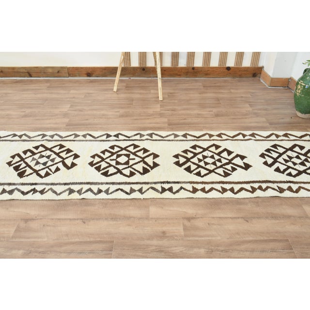 1970s 1970s Turkish Oushak Handmade Wool Cotton Beige Runner Rug For Sale - Image 5 of 11