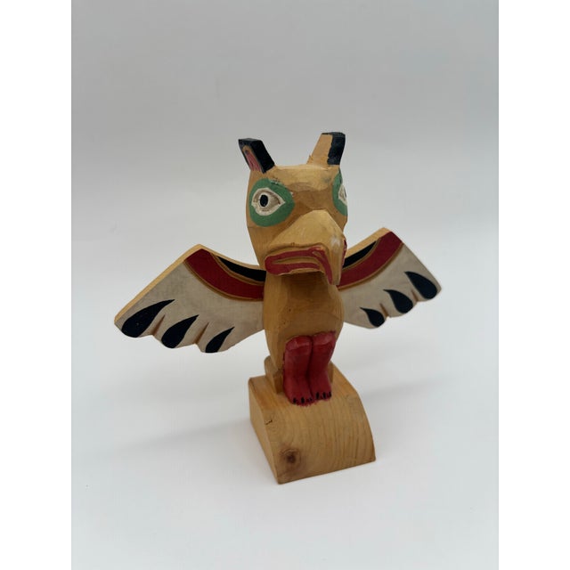 Late 20th Century Vintage Alaska Black Diamond Hand-Carved Painted Wood Bird Totem Sculpture For Sale - Image 5 of 12