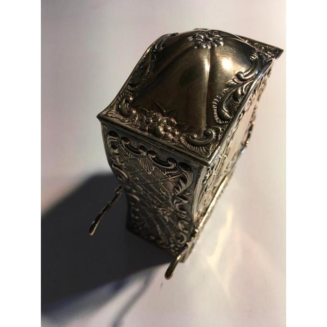 France Late 18th century silver carriage shape box in Regency Style This magnificent piece of art of silver jewelery. It...