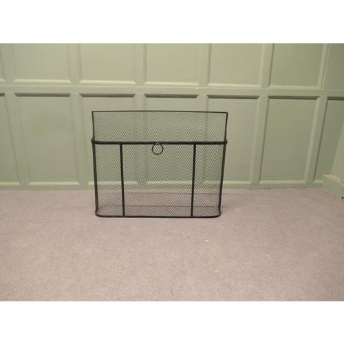Curve Top Iron Fire Guard The Fire guard is a good quality piece it is made with an iron mesh which curves over the top,...