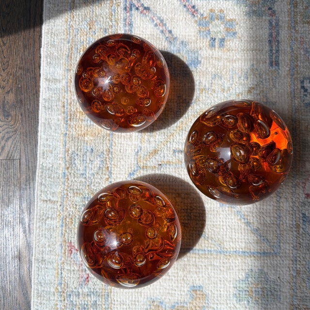 Vintage Amber Controlled Bubble Art Glass Orbs – Set of 3 Murano Style Paperweights For Sale In Atlanta - Image 6 of 7