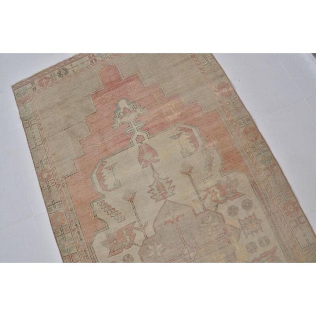 Vintage Handwoven Oushak With Large Central Medallion For Sale - Image 4 of 10