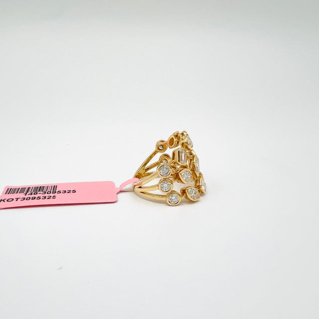 2020s White Diamond Multi Shape Ring in 18k Yellow Gold, Size 7 For Sale - Image 5 of 7