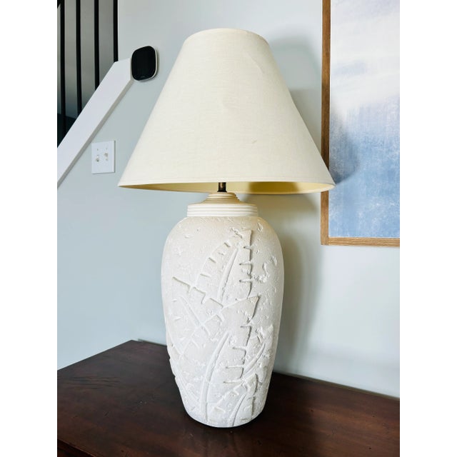 White Vintage Postmodern Ceramic Table Lamp With Textured Palm Leaf Motif For Sale - Image 8 of 10