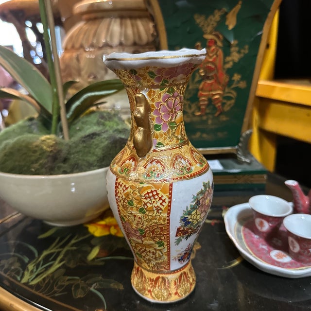 Small Vintage Asian Style Ceramic Orange and White Vase With Gold Details For Sale In Atlanta - Image 6 of 7