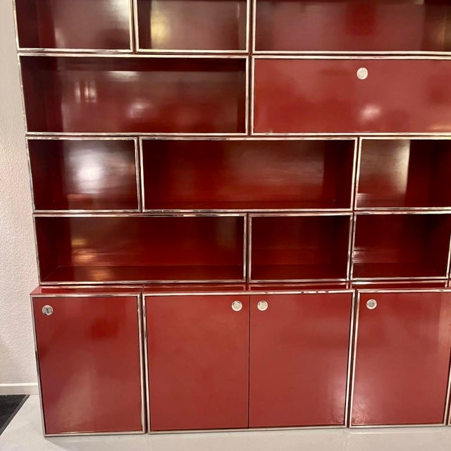Modular Shelving Unit in Burgundy Red Lacquered Wood and Chromed Metal Frame, Italy, 1970s For Sale - Image 4 of 13