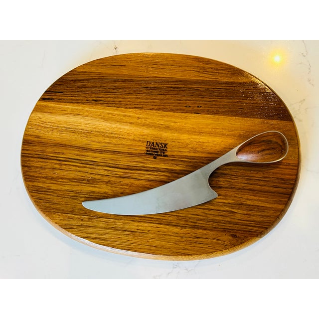 Brown Vintage Dansk Teak Cheese Board & Knife Set – Mid-Century Modern Danish Design by Vivianna Torun For Sale - Image 8 of 9