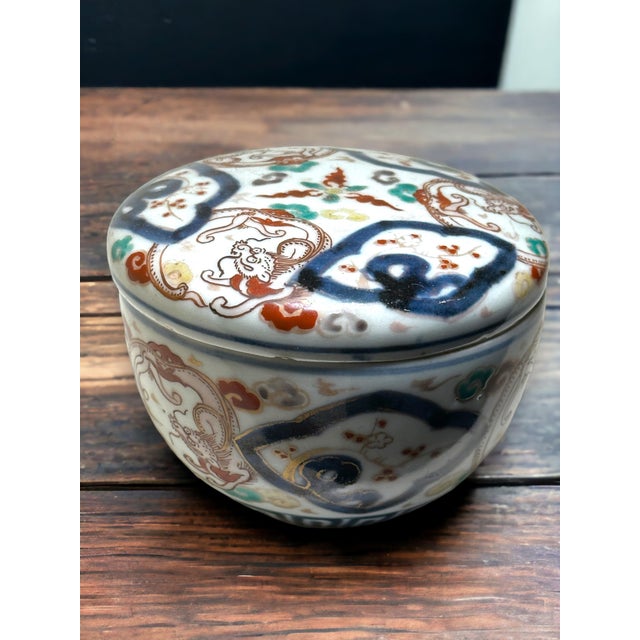 Lovely late 19th century Meiji Imari ware lidded trinket box. Hand painted traditional designs over six red transfer ware...