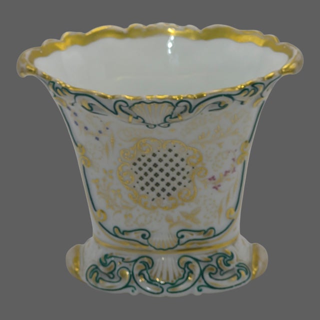 Old Paris Antique Old-Paris Vieux-Paris Porcelain Hand Painted Gilded Floral Bouquet Fan-Shaped Vase For Sale - Image 4 of 10