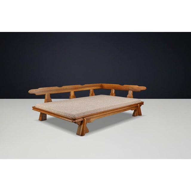 French Brutalist Walnut Daybed with Bouclé Upholstery, 1950s For Sale - Image 10 of 17