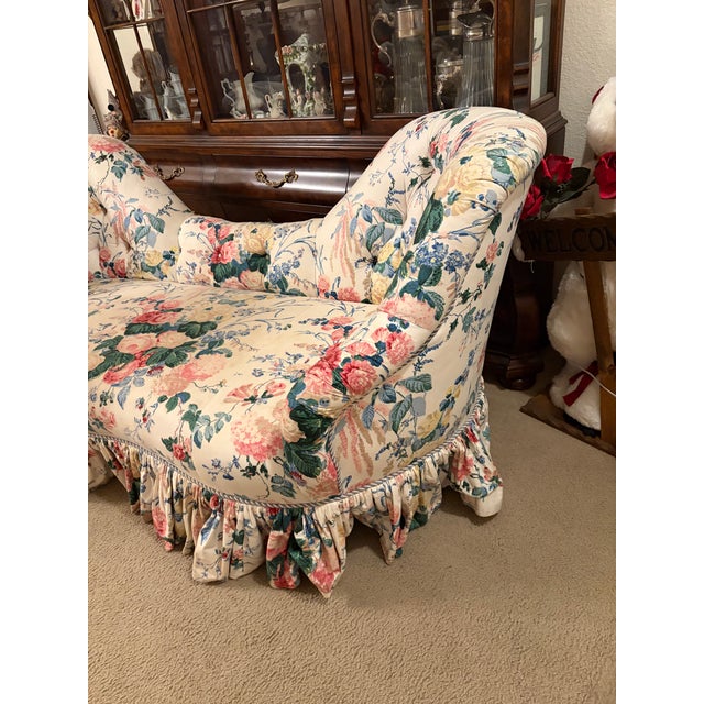 Late 20th Century Vintage French Provincial Floral Chintz Conversation Double Spoon Back Sofa / Settee For Sale - Image 5 of 7