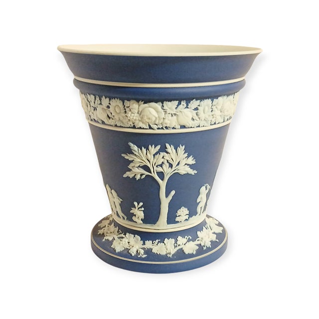 Wedgwood Pristine Vintage Wedgewood Cobalt Blue Jasperware Trumpet Frog Vase Circa 1969 For Sale - Image 4 of 13