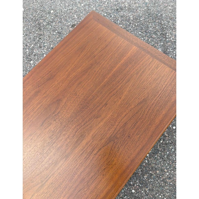 Lane Rhythm pieces are collectible and sought after for their simplicity and timelessness. This xl coffee table has been...