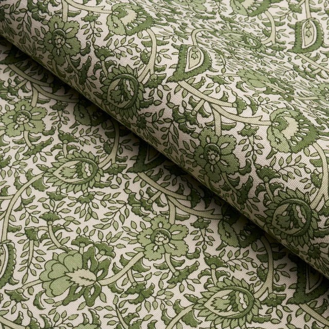 Not Yet Made - Made To Order Sample - Schumacher x Mark D. Sikes Daisy Indoor/Outdoor Fabric in Leaf Green For Sale - Image 5 of 6