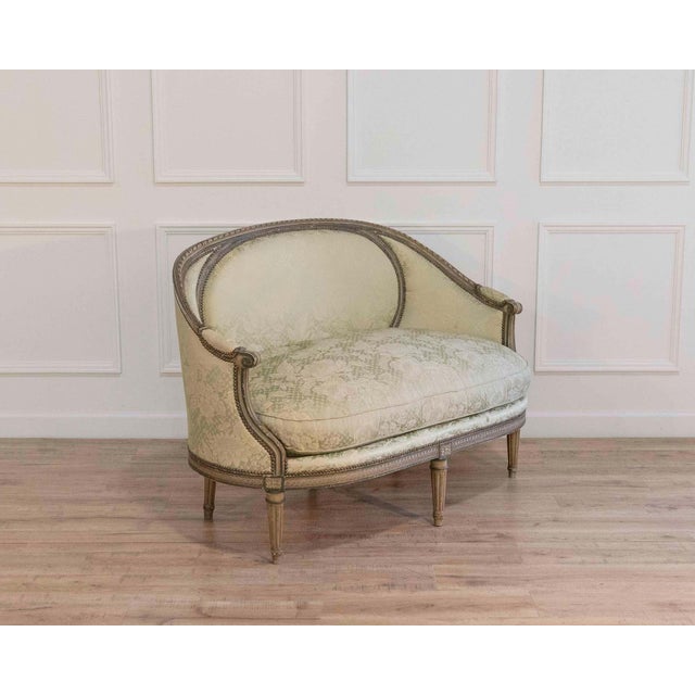 Louis XVI Style Canapé Corbeille in Painted Wood, 18th Century For Sale - Image 4 of 11