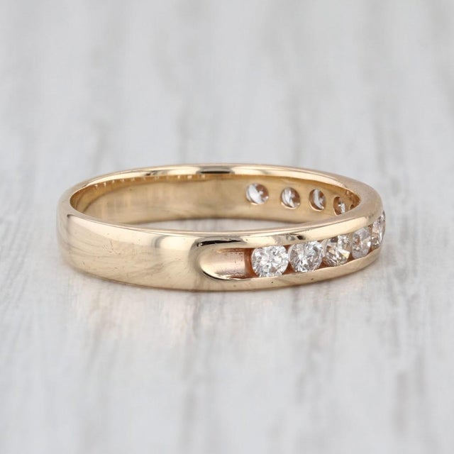 Gemstone Information: - Natural Diamonds - Total Carats - 0.80ctw Cut - Round Brilliant Color - K - L Clarity - VS2 - I1...