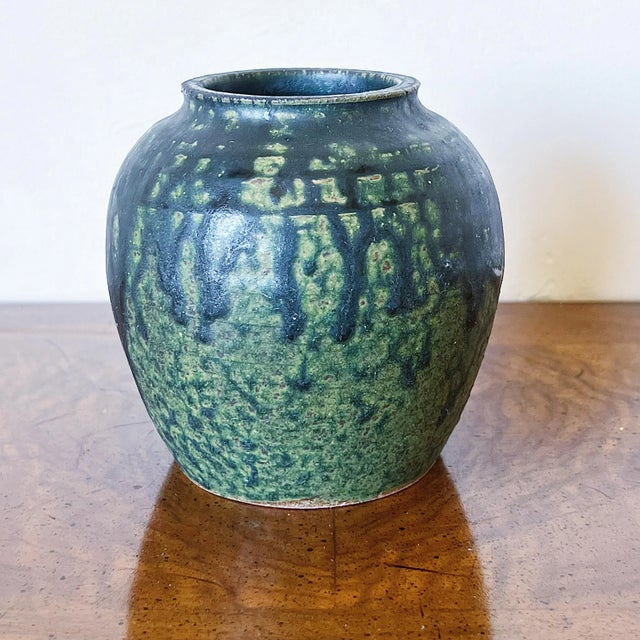 Mid Century California Studio Pottery Vase in Dynamic Green Glaze Marked Dt For Sale In Los Angeles - Image 6 of 6