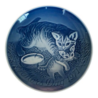 1971 Vintage Bing and Grondahl Porcelain Mother's Day Cat With Kittens Plate For Sale