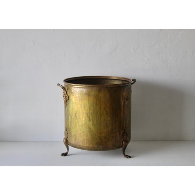 English Extra Large English Style Brass Hammered Paw Footed Planter With Ornate Handles Vintage Mid Century For Sale - Image 3 of 18