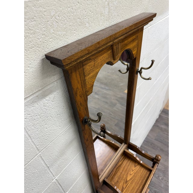 Traditional Vintage Late 20th Colonial Revival Style Traditional Style Century Oak Hall Tree For Sale - Image 3 of 11