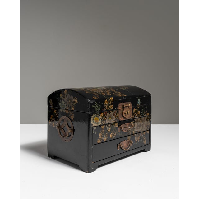 20th Century Chinese Black Lacquered Box with Brass Mounts For Sale - Image 12 of 15