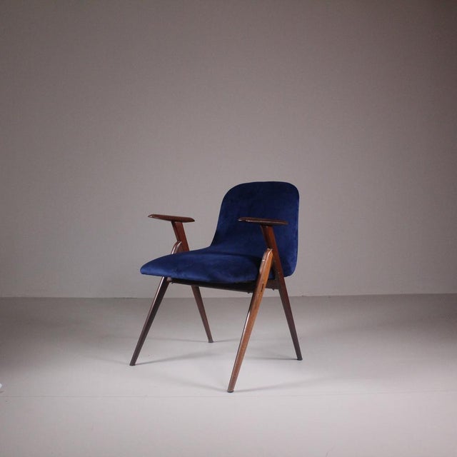 Set of Vintage Blue Velvet Chairs, in Very Good conditions. Designed 1960 to 1969