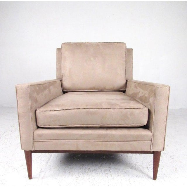 Comfort and Mid-Century Modern style meet in this timeless lounge chair by Paul McCobb. Sturdy walnut base with tapered...
