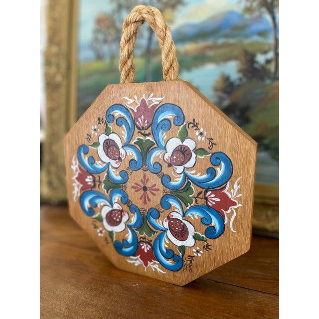 1977 Hand Painted Norwegian Rosemaling Wall Plaque With Rope Handle - Signed Folk Art. For Sale In Seattle - Image 6 of 8