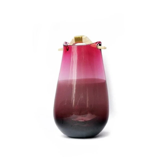 Pink and Brown Heiki vase, Pia Wüstenberg Dimensions: D 20-22 x H 32-40 Materials: glass, wood, metal wire Available in...