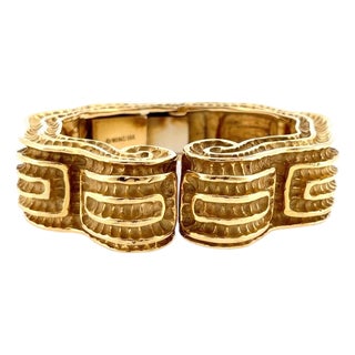 1990s Robert Wander for Winc 18k Sculpted Hinged Bangle Bracelet For Sale