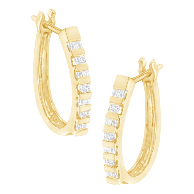 10K Yellow Gold Round and Baguette Cut Diamond Oblong Hinged Leverback Hoop Earrings (¼ Cttw, I-J Color, I2-I3 Clarity) For Sale