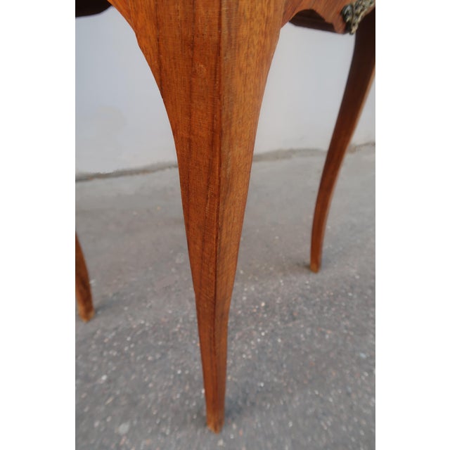 Wood 1920s Pair of French Louis XV Style Rosewood Side Tables Nightstands For Sale - Image 7 of 14