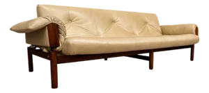 “MP-13” Sofa in Rosewood & Leather, Percival Lafer, 1967 - Lot 61
