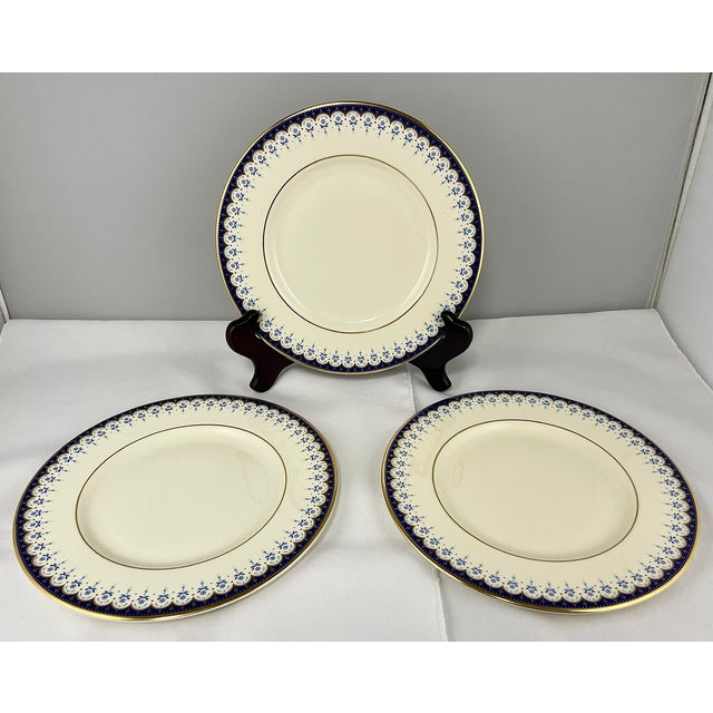 1981 Minton Neoclassical Style "Consort" Dinner Service - 52 pcs For Sale - Image 10 of 18