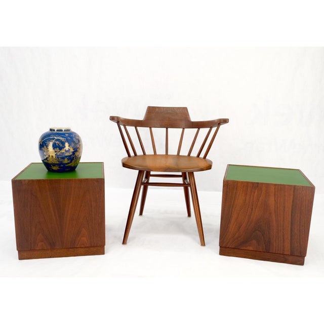 Milo Baughman Pair of Cube Shape Walnut Mid-Century Modern End Side Occasional Tables Stands For Sale - Image 4 of 12