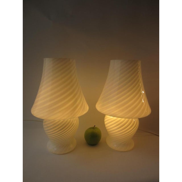 White Murano Glass Swirl Mushroom Table Lamps , 1960s, Set of 2 For Sale - Image 7 of 16