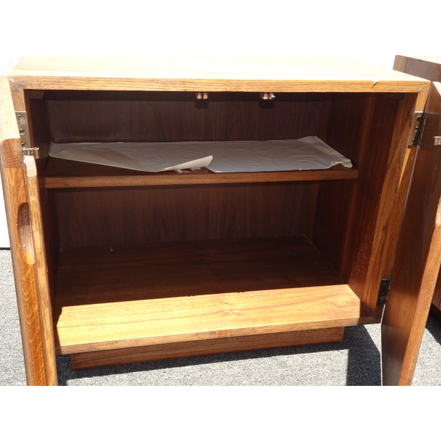 Pair Vintage Mid Century Modern Brown Lane Furniture Nightstands For Sale - Image 11 of 12