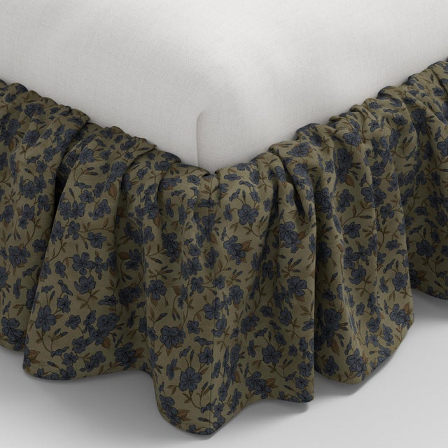 Stoffer Home x Cloth & Company Thelma Ruffle Platform Bed in Dogwood Floral Sage, California King For Sale In Chicago - Image 6 of 8