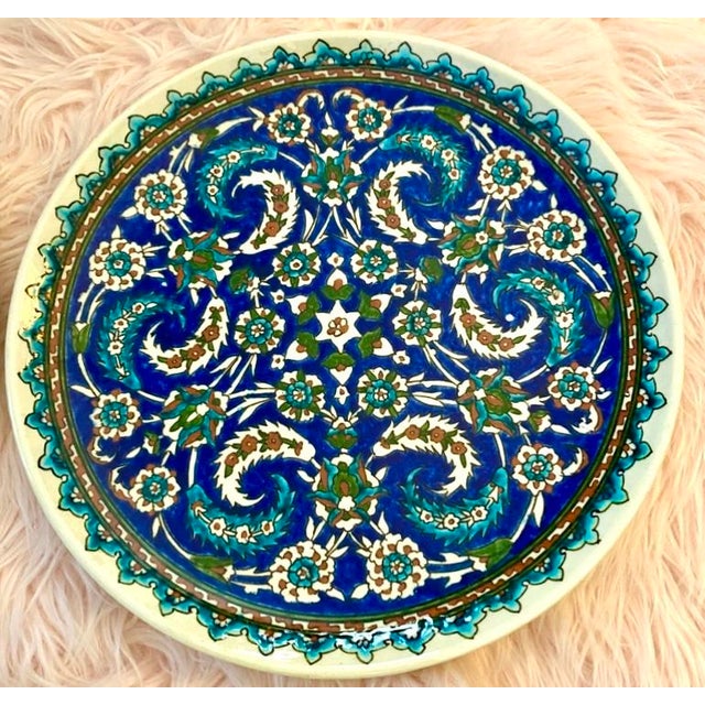 Turkish Pair of 1950s Turkish Azim Cini Hand Painted Chargers For Sale - Image 3 of 9