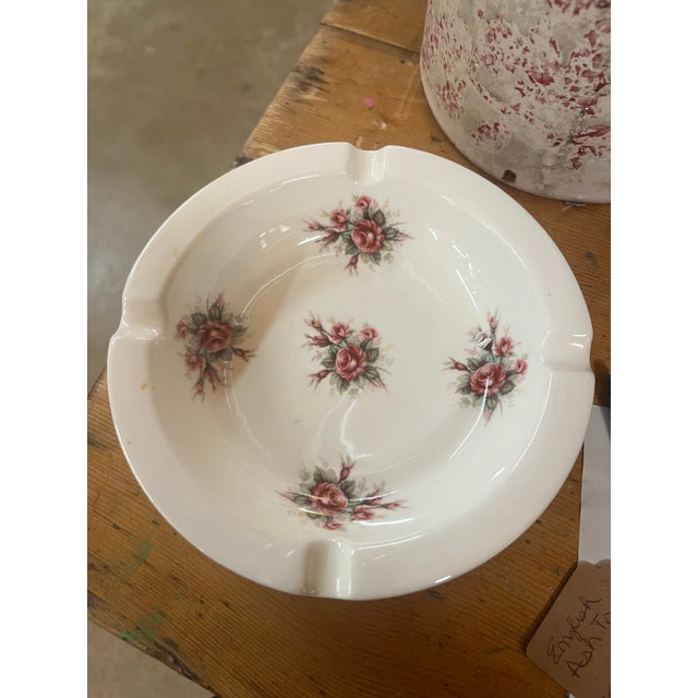 Late 19th Century Qing Dynasty Famille Rose Porcelain Charger For Sale In Dallas - Image 6 of 6
