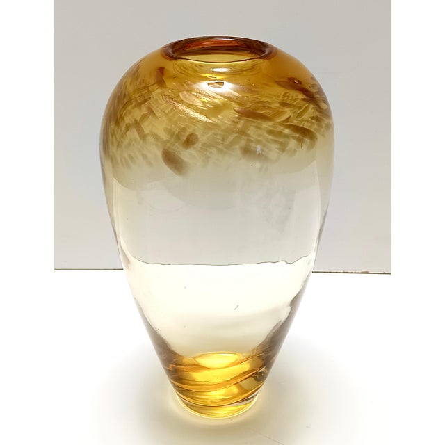 Straw Colored Murano Glass Vase with Aventurine attributed to Fratelli Toso, 1960s For Sale - Image 4 of 12