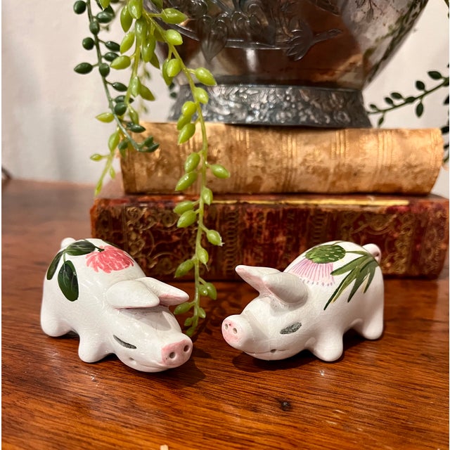 Mid 20th Century Plichta Tiny Floral Design Hand Painted Ceramic Pigs - A Pair For Sale - Image 9 of 17