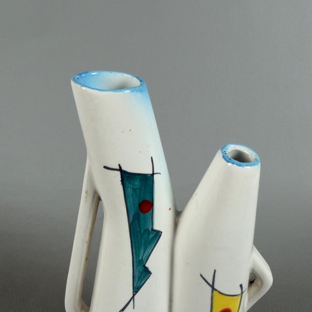White Vintage Majolica Vase from Artigianato Italiano, 1970s For Sale - Image 8 of 11