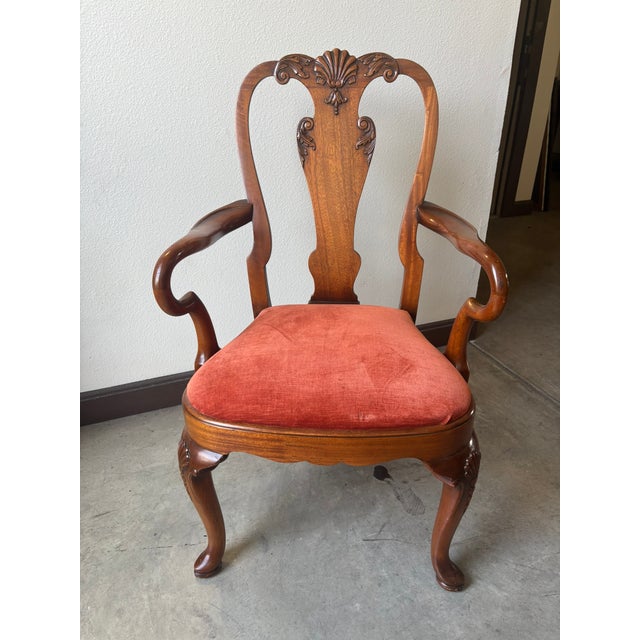 A suite of 8 beautiful light mahogany Queen Anne style dining chairs complete with 2 armchairs. Well carved, these late...