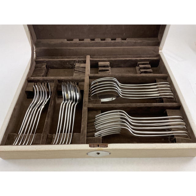 New 1980s Silver Set of 6- Seven Piece Place-Setting, 42 Pieces Rattail. With Case For Sale - Image 11 of 18