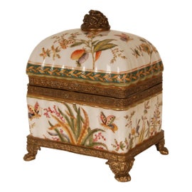Example of Dresden Porcelain Organization Accessories