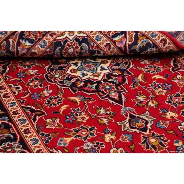 Kashan Rug in Hand-Knotted Wool For Sale - Image 9 of 11