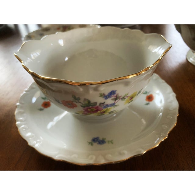 Exclusive Kahla Porcelain Dinner Set with Gold Accents, Germany, 1950s, Set of 39 For Sale - Image 4 of 18