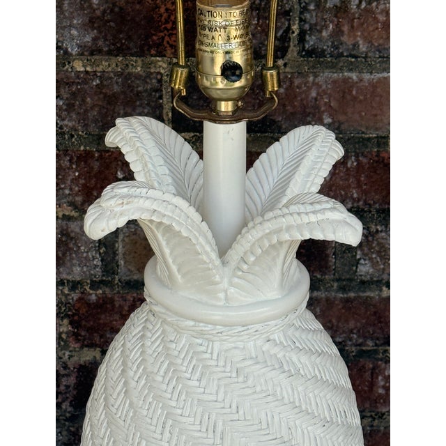 Vintage Palm Beach Regency White Faux Wicker Pineapple Table Lamp -Styled After Dorothy Draper /Mario Buatta For Sale In Mobile - Image 6 of 12
